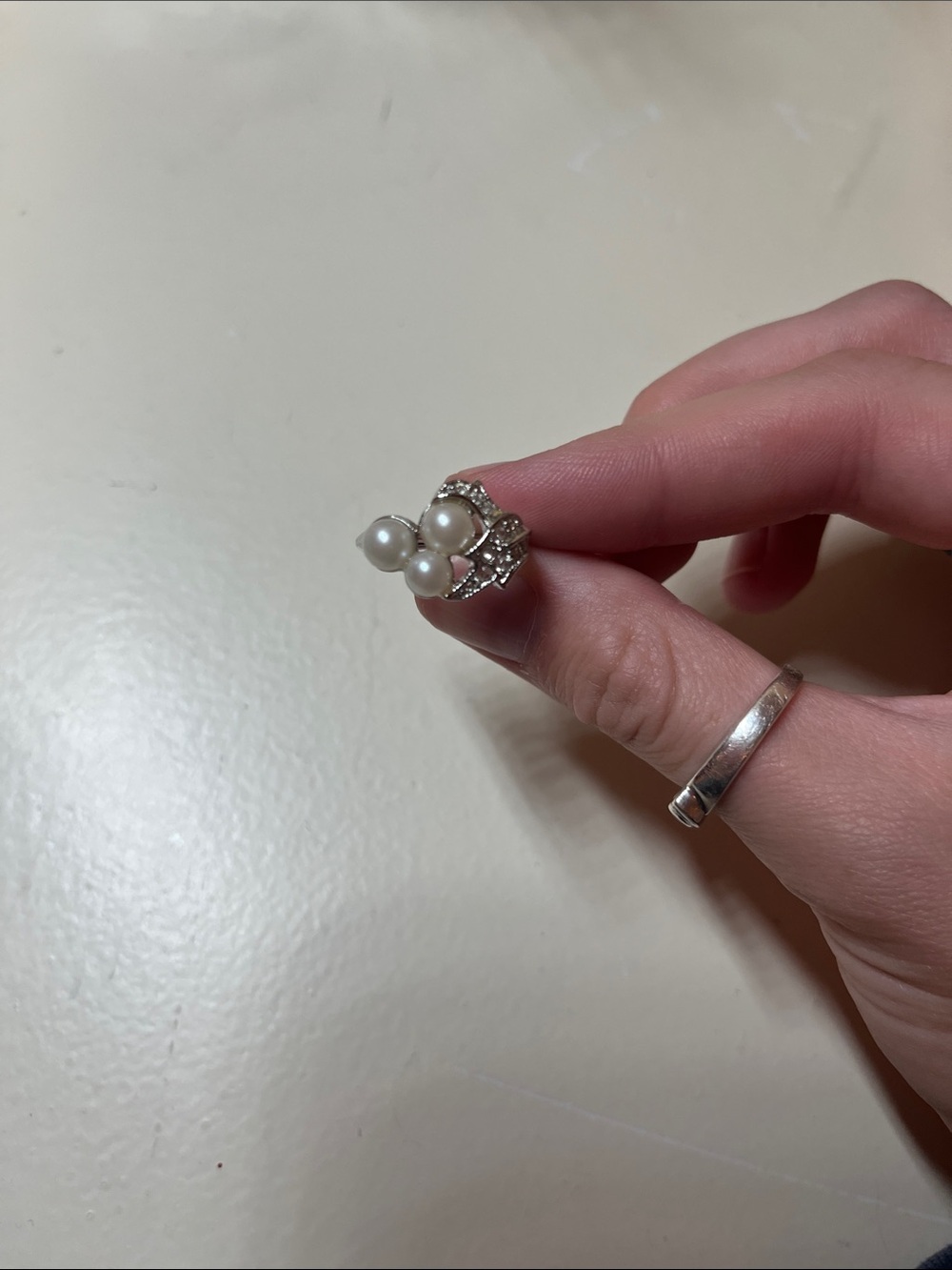 Avon “Evening Splendor” faux pearl silver tone ring